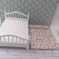 Miniatur Bett mit Matratze  und Nachttische für das Puppenhaus oder zur Dekoration oder zum Basteln - Puppenhaus Bild 5