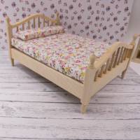 Miniatur Bett mit Matratze  und Nachttische für das Puppenhaus oder zur Dekoration oder zum Basteln - Puppenhaus Bild 2