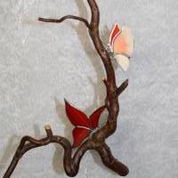 Schmetterlinge aus Tiffany-Glas auf einem Korkenzieher Haselnusszweig Bild 2