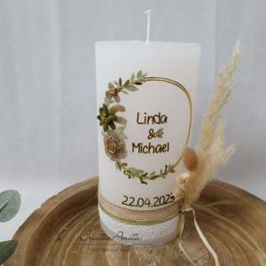 Hochzeitskerze Rustik weiß groß - mit Blütenkreis gold, taupe und olive mit Pampasgras Bild 1