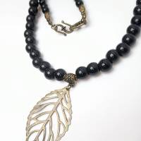 Halskette mit XXL Anhänger Blatt Natur Perlen Kette Perlenkette schwarz handmade Halskette lang Bild 2