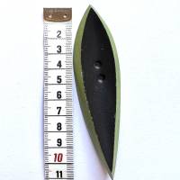 großer, länglicher Zierknopf, Naturknopf aus dunklem, fast schwarzem Holz, mit grünen Seiten, ca. 11cm Bild 2