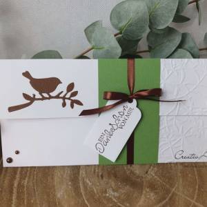 Gutscheinkarte zum Geburtstag - Weiß-Grün-Braun mit Banderole, Vögelchem - Männergeschenk Bild 1