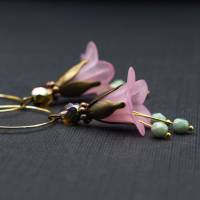 Ohrringe Creolen, Blüten, rosa, lindgrün, antik bronze, romantisch Bild 1