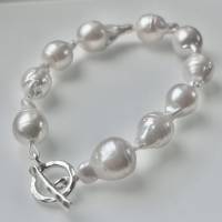 Armband aus strahlenden weißen echten Keshi-Perlen mit Silberschloß Bild 1