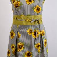 Sommerkleid mit Sonnenblumen als Motiv Bild 1