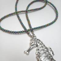 Halskette mit XXL Seepferdchen Anhänger Perlen Kette Perlenkette selbstgemacht Halskette lang Seepferd Bild 1