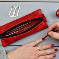 Federmäppchen / Stiftemäppchen aus pflanzlich gegerbtem, schadstofffreiem Leder in wunderschönem rot Bild 3