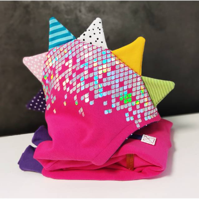 Kuschel Hoodie REGENBOGENDRACHE Pink, bunt gezackt - Individualisierbar | Kinder Gr. 68-134 | RÄUBERKIND