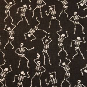 12,70 EUR/m Baumwollstoff Skeleton tanzede Skelette weiß auf schwarz Webware 100% Baumwolle Bild 1
