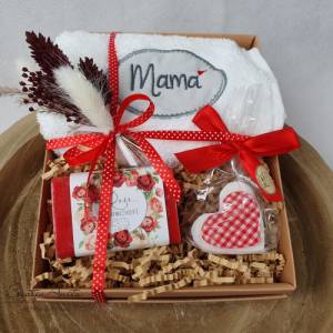 Geschenkset MAMA mit Schafmilchseife Rose, Handtuch und Seifenherz, Wohlfühlpaket mit Trockenblumen dekoriert Bild 1
