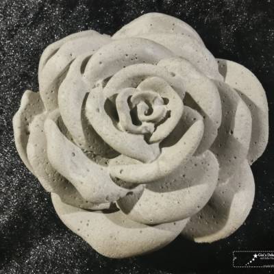 Handgemachte Rose aus Beton – Wetterfestes Unikat für deine Deko
