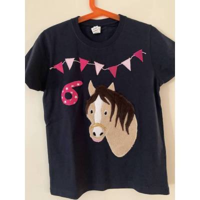 Geburtstagsshirt Namensshirt T-Shirt Mädchen benäht Applikation Pferd Wimpelkette personalisierbar Name ab Gr.92