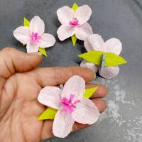 Papierblumen Krepppapier Blumen zum anstecken in Rosa Bild 4