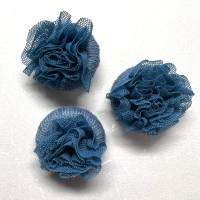 1 Stk. Tüll-Rose/ wunderschöner Knopf, aus feiner Spitze gewickelt und aufwändig eingefasst, in zartem blau , ca. 3cm Bild 4