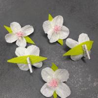 Papierblumen Krepppapier Blumen zum anstecken in Weiß Bild 3