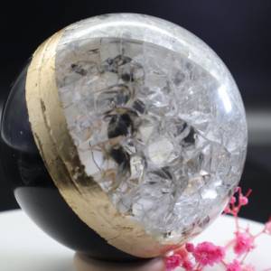 Stein und Glaskugel, Hybrid aus Basalt und Kristallglas mit 24 Karat Blattgold verziert, Kristall, Deko Sphere Crystal, Bild 1