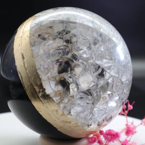 Stein und Glaskugel, Hybrid aus Basalt und Kristallglas mit 24 Karat Blattgold verziert, Kristall, Deko Sphere Crystal,