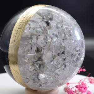 Stein und Glaskugel, Hybrid aus Basalt und Kristallglas mit 24 Karat Blattgold verziert, Kristall, Deko Sphere Crystal, Bild 2