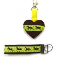 Set Pferde braun flieder türkis gelbgrün Taschenanhänger Schlüsselanhänger aus Baumwollstoff Webband Bild 8