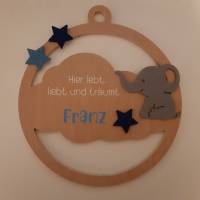Türschild fürs Kinderzimmer aus Holz "Hier spielt "/ Wolke / Geschenk zur Geburt oder Taufgeschenk Bild 1