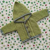 Strickjacke mit Kapuze Trachtenjacke Kapuzenjacke Junge grün grau Babyjacke handgestrickt Taufe Taufkleidung Babyshower Bild 3