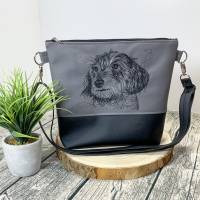 Rauhaardackel - eine besondere Umhängetasche für alle, die Dackel lieben - Tasche aus Kunstleder bestickt mit Hundemotiv Bild 1