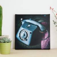 Telefon mit Wählscheibe in einem verlassenen Haus Leinwand Fotografie Wandgestaltung 20 x 20 cm Bild 1