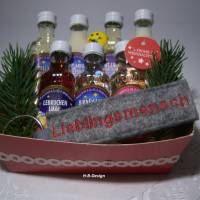 Geschenk Weihnachten für Männer leckere Liköre präsentiert im Weihnachtsluk mit Schlüsselanhänger Lieblingsmensch, Bild 2