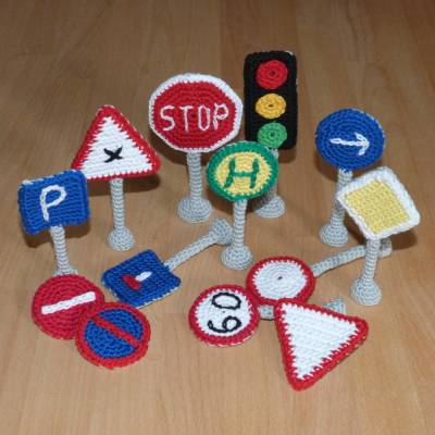Häkelanleitung Verkehrszeichen zum Spielen oder Applizieren, pdf-Datei