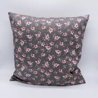 Kissenbezug/Kissenhülle aus Baumwollstoff mit Kirschblüten, handgearbeitet Bild 1