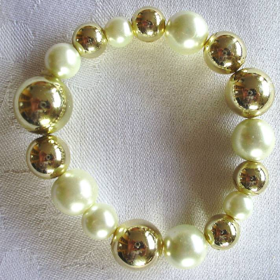 Perlenarmband Eleganza in Creme-Gold handgemacht von Hobbyhaus