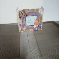 Geburtstagskarte für eine Frau in lila mit einem kleinen Wichtel Bild 1