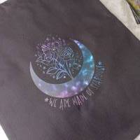Stoffbeutel Tasche schwarz mit "Made of Stardust" Motiv Galaxie Galaxy Mond Blumen Bild 3