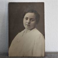 altes Porträt Foto junge Frau Mädchen Bild 2