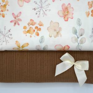 Mädchen Stoffpaket Pastellblüten Jersey mit Kakaofarbenem Streifen-Lochstrick Jersey Bild 1