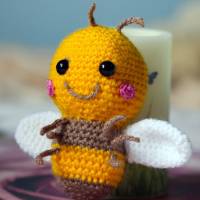 Süße kuschelige Biene aus Babywolle für Kleinkinder, Geschenkideen für Kinder, süße Kinderzimmer Dekoartikel Biene Bild 4