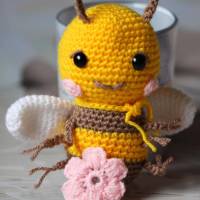 Süße kuschelige Biene aus Babywolle für Kleinkinder, Geschenkideen für Kinder, süße Kinderzimmer Dekoartikel Biene Bild 5