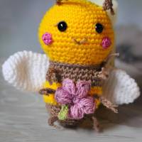 Süße kuschelige Biene aus Babywolle für Kleinkinder, Geschenkideen für Kinder, süße Kinderzimmer Dekoartikel Biene Bild 6