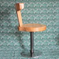 Vintage Drehstuhl mit Holzsitz und Metallfuß Bild 2
