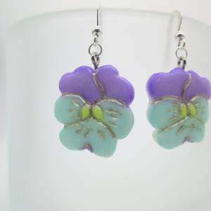 Kleine Stiefmütterchen Ohrringe, Blau, Lila Blumen Ohrringe,  Geschenk für Sie, Zarte Stiefmütterchen Bild 7