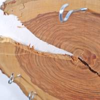 Holzscheibe als Schmuckaufbewahrung, nachhaltiges Schlüsselbrett, Handtuchhalter,   kreative Geschenkidee, Bild 8