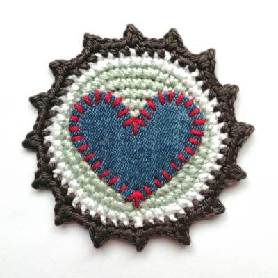 Button Herz Applikation zum Aufnähen aus Baumwolle gehäkelt Jeans-Upcycling