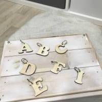 Schlüsselanhänger aus Holz Buchstaben Bild 4