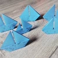 10 Origami Segelboote, Tischdeko Konfirmation, Taufe, Hochzeit, Schiffe, Boote, Papierdeko blau Bild 1