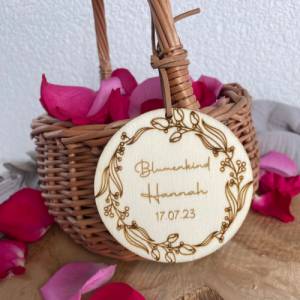 Korb für Blumenmädchen mit personalisiertem Anhänger / Kinderkorb für Blumenkind zur Hochzeit / Streublumen Korb Heirat Bild 3