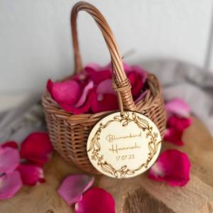 Korb für Blumenmädchen mit personalisiertem Anhänger / Kinderkorb für Blumenkind zur Hochzeit / Streublumen Korb Heirat Bild 4