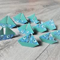 10 Origami Segelboote, Tischdeko Konfirmation, Taufe, Hochzeit, Pfau Feder Papierdeko blau grün Bild 1