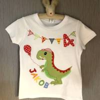 Geburtstagsshirt Namensshirt benäht Dinosaurier T-Shirt Junge Geschenk benäht Applikation personalisierbar Name ab Gr.92 Bild 1