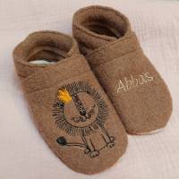 Baby - Schuhe, Puschen Lauflernschuhe, Wollwalk, Ledersohle neu personalisiert Löwe mit Krone Bild 2